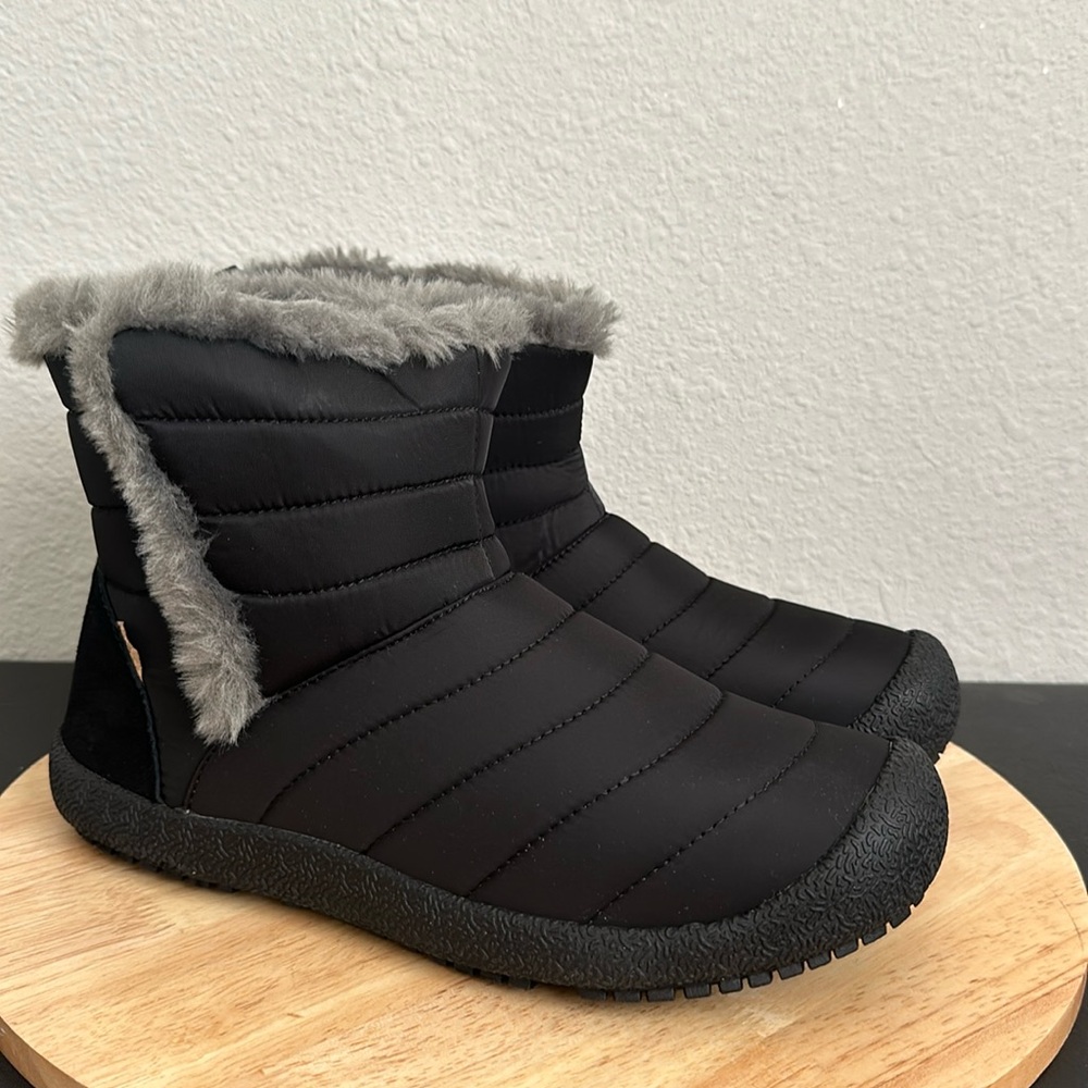 Lamo Black Winter Boots with Gray Fur Trim